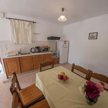 Elias House Apartment *
